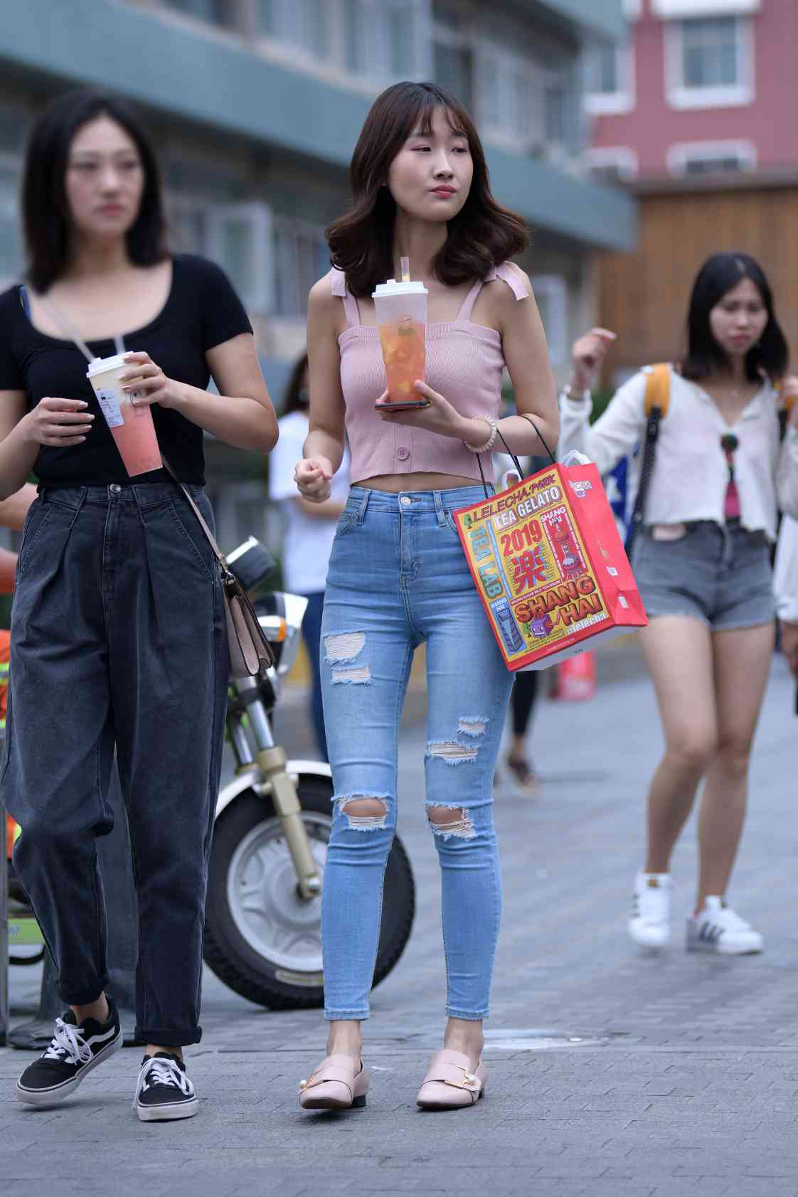 图片[2]-【免费】紧身牛仔裤女生【18P】04014-心动图库