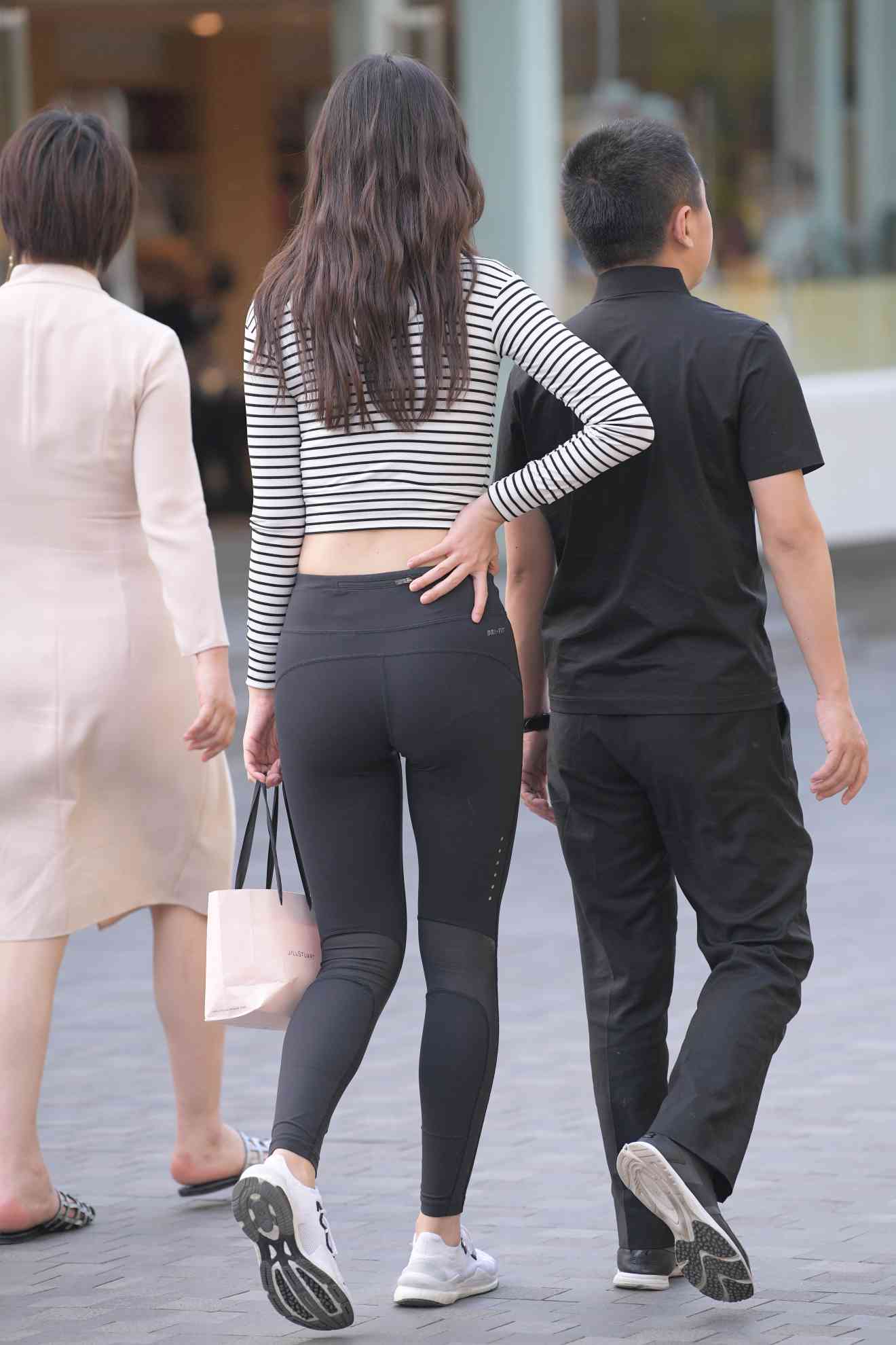 图片[3]-【免费】逛街的瑜伽裤女人【23P】04033-心动图库