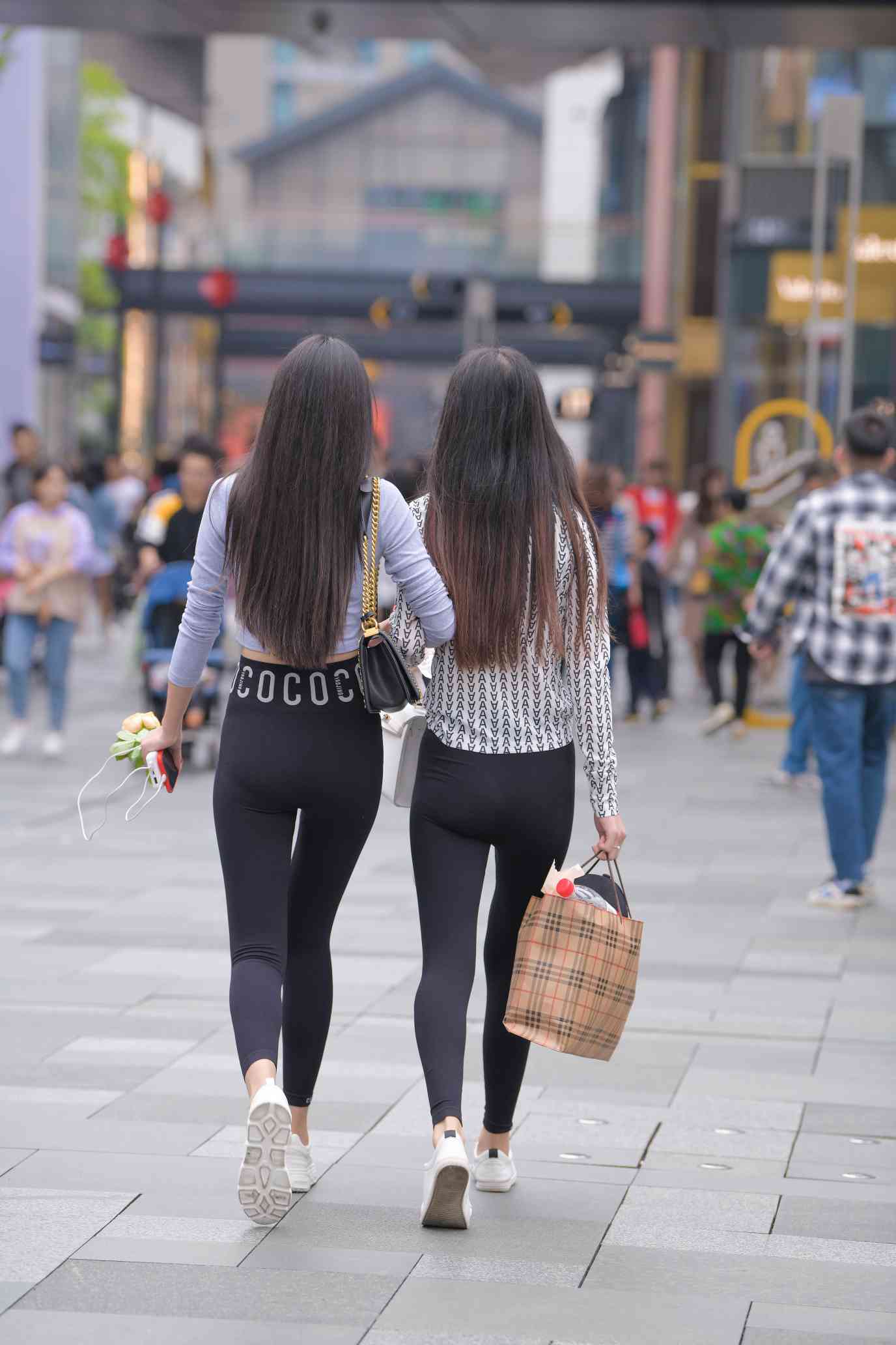 图片[4]-【免费】逛街的两个瑜伽裤姑娘【40P】04030-心动图库