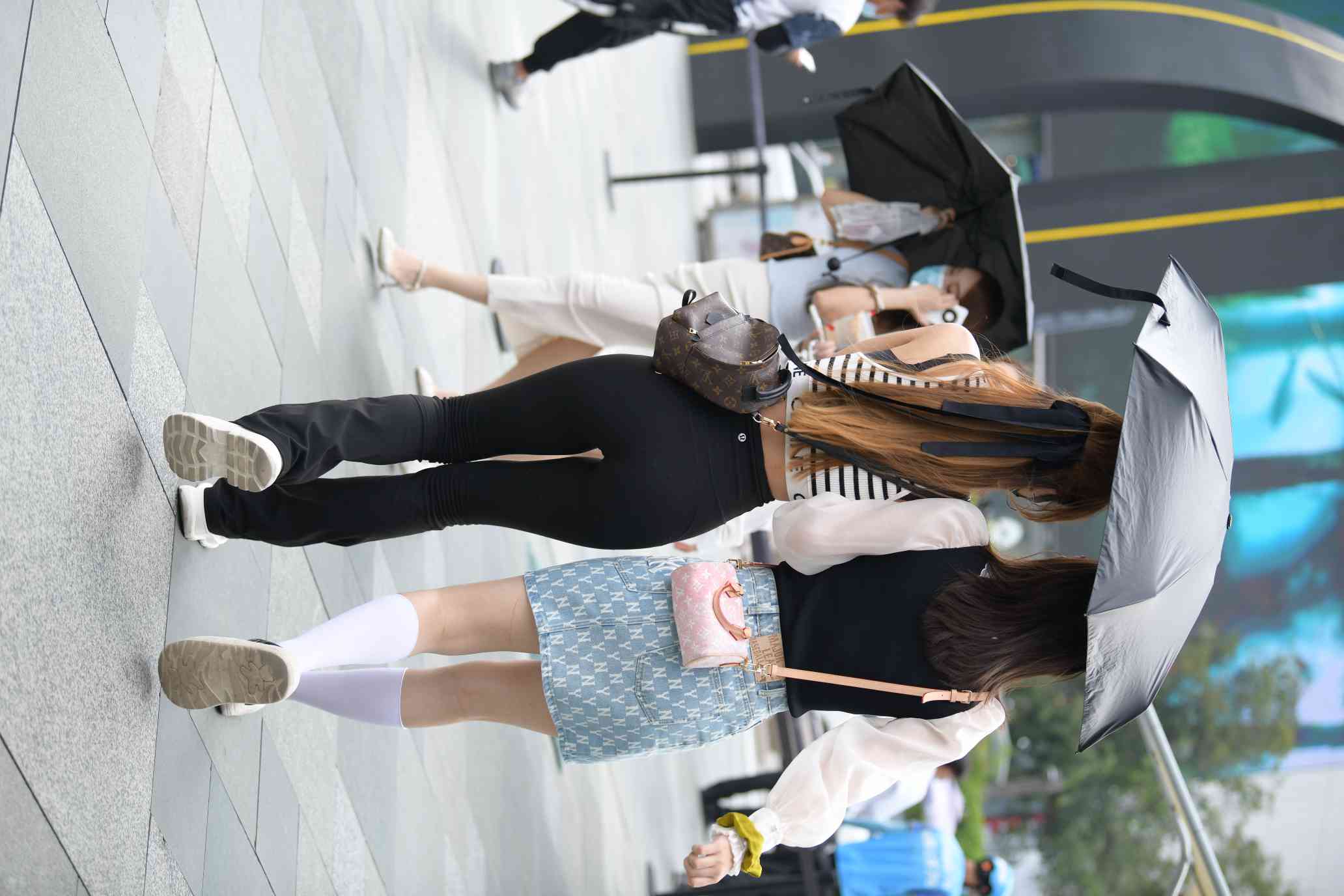 图片[3]-打伞的瑜伽裤姑娘【93P】04032-心动图库