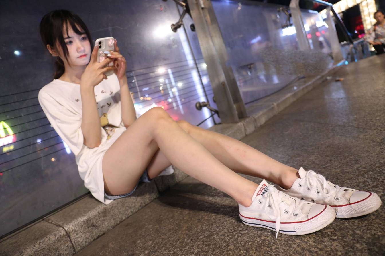 图片[3]-KTV里唱歌的长腿帆布鞋女孩【102P】20015-心动图库