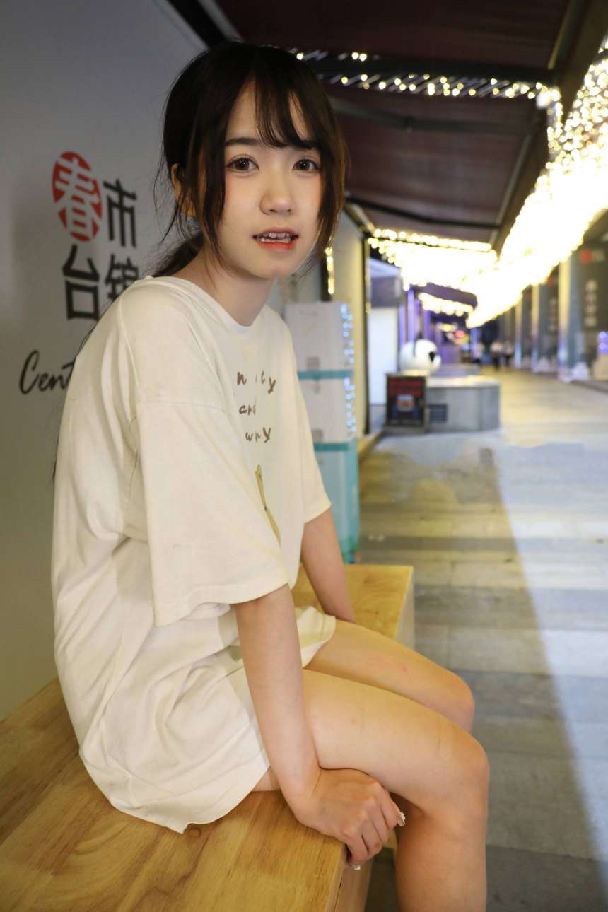 图片[4]-KTV里唱歌的长腿帆布鞋女孩【102P】20015-心动图库
