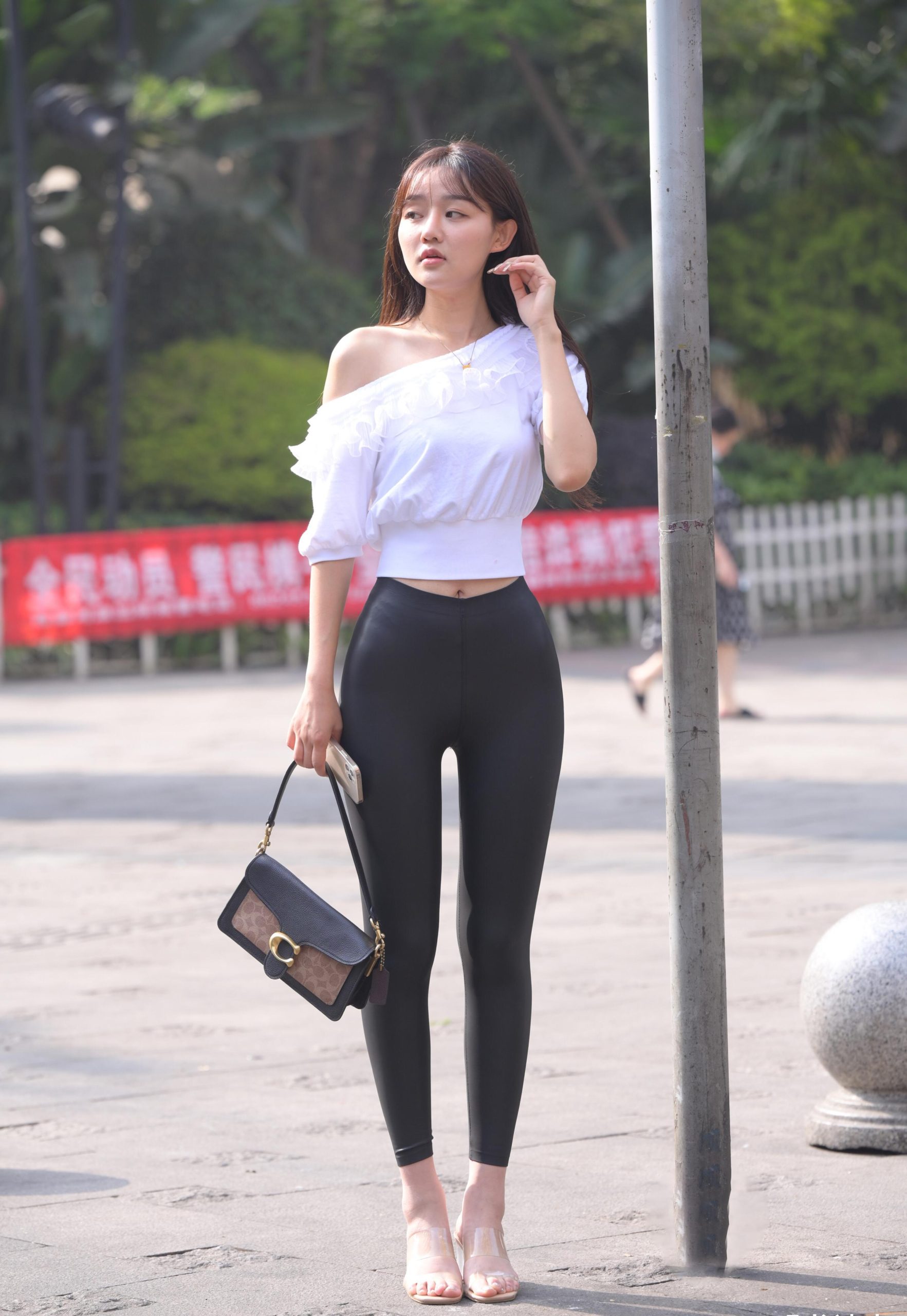 图片[5]-笑容非常甜美且治愈的皮裤女孩 J1945 751P1V-22.1GB-心动图库