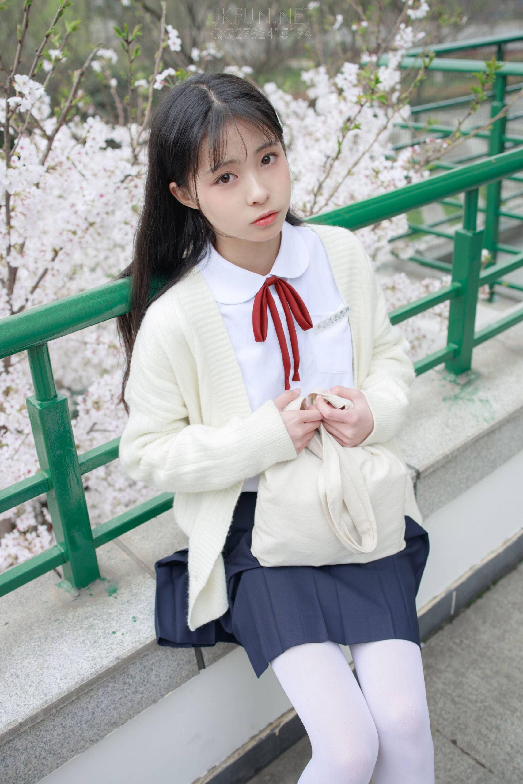 图片[1]-甜美可人的白丝姑娘【127P】20011-心动图库