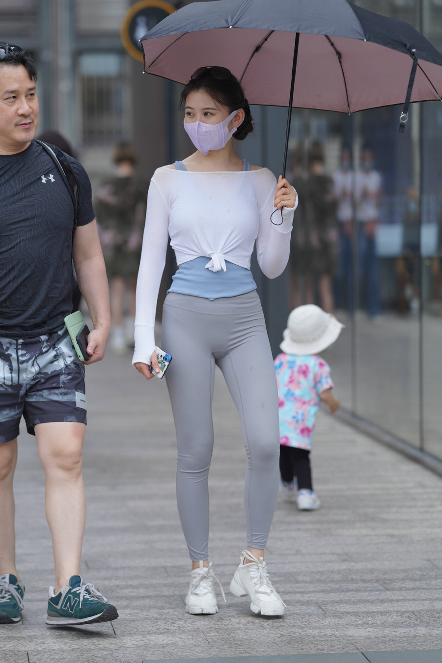 图片[1]-街拍逛街的瑜伽裤小女人  J2874 36P-469MB-心动图库