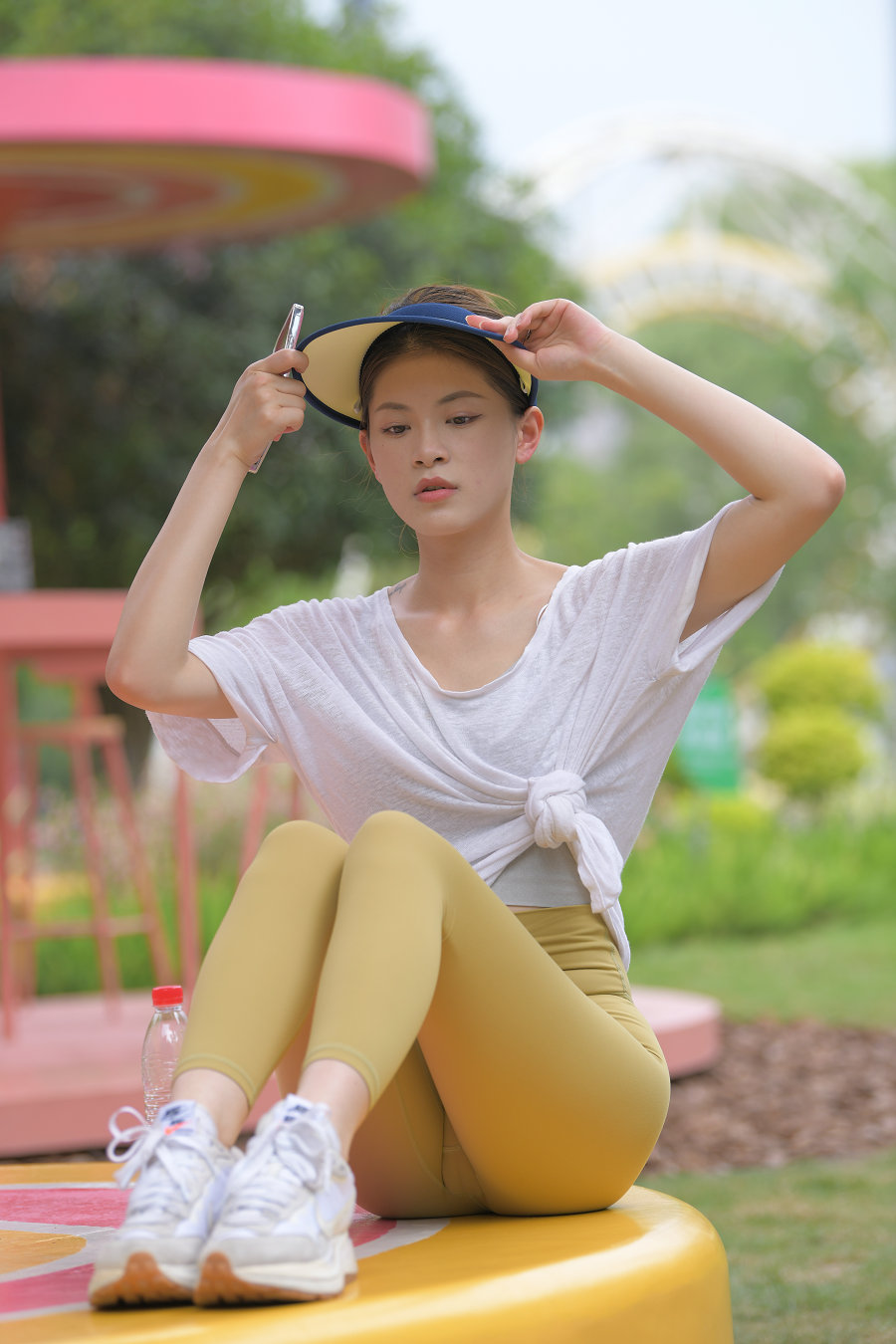 图片[1]-戴着遮阳帽的瑜伽裤女孩J2965 796P1V-27.1GB-心动图库