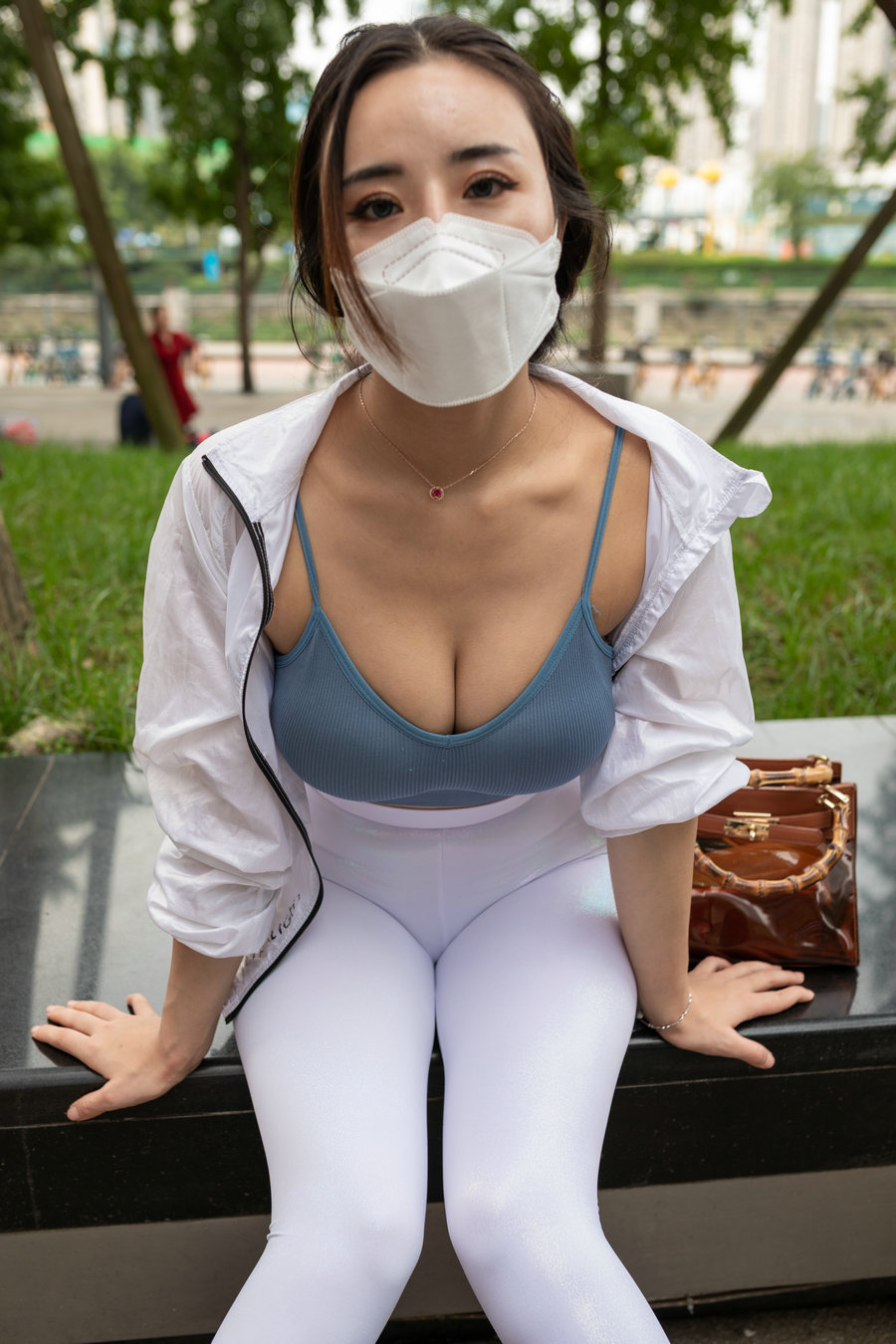 图片[1]-白色瑜伽裤女孩很漂亮 J1518 856P4V-30.0GB-心动图库