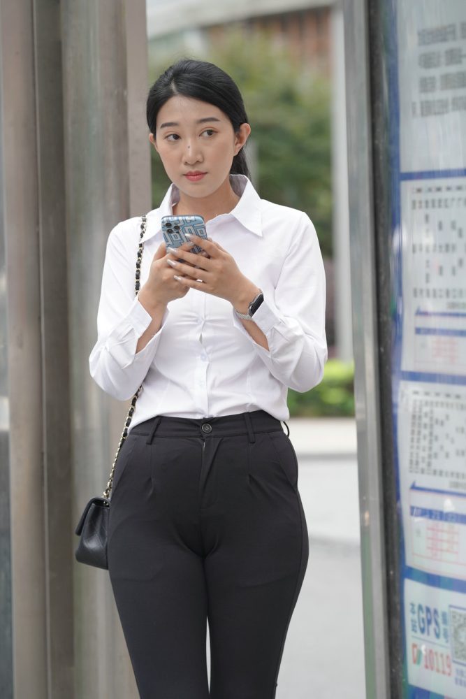 图片[3]-等公交的制服女人J2130 976P2V-29.5GB-心动图库