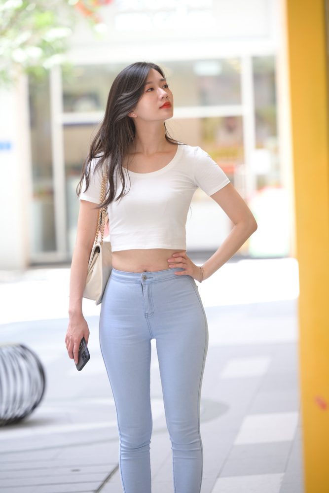 图片[2]-正在逛街的紧身牛仔裤女孩J1815 1112P1V-30.2GB-心动图库