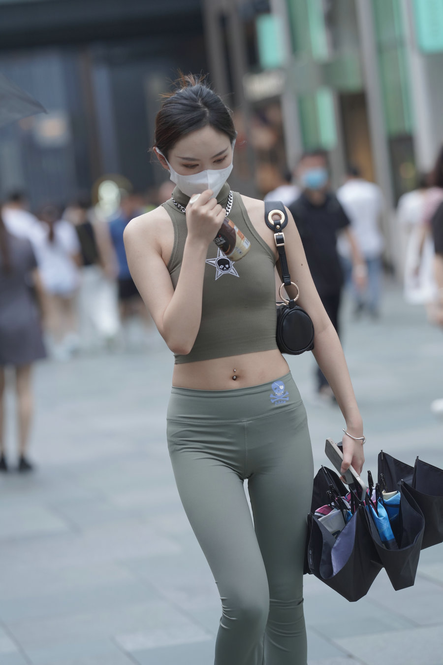 图片[1]-戴口罩的瑜伽裤小女人J3557 133P-1.43GB-心动图库