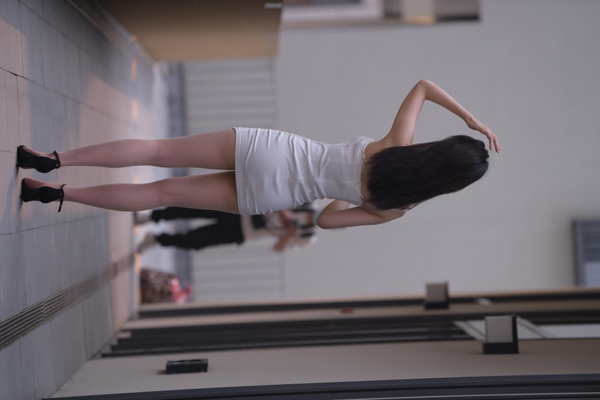 图片[4]-长发女孩紧身短裙特别显身材【245P】00040-心动图库