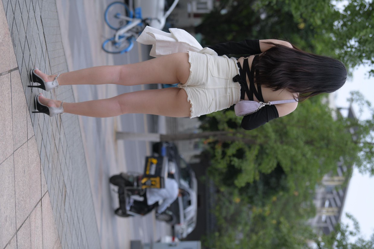 图片[5]-白色短裤的女生笑的很开心【177P】00035-心动图库