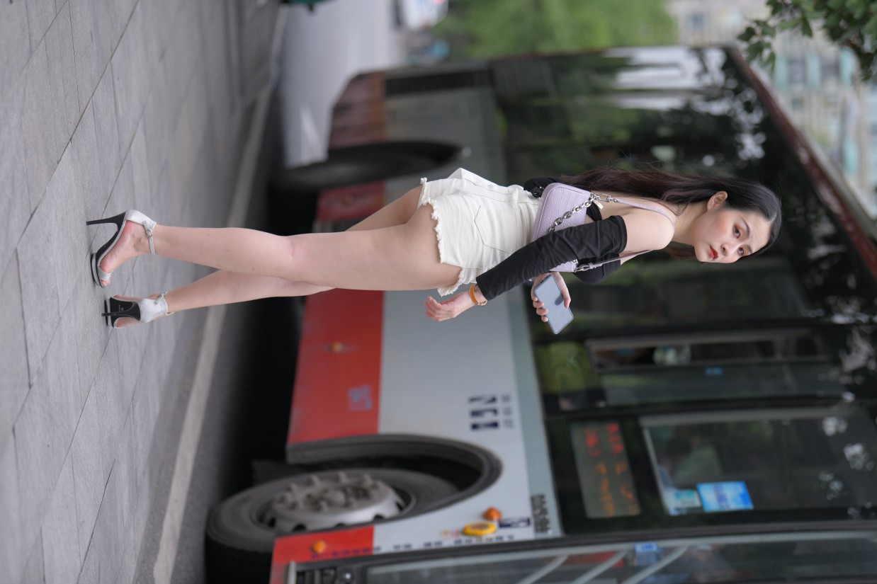 图片[3]-长发飘飘的白色热裤美丽女孩【49P】00029-心动图库