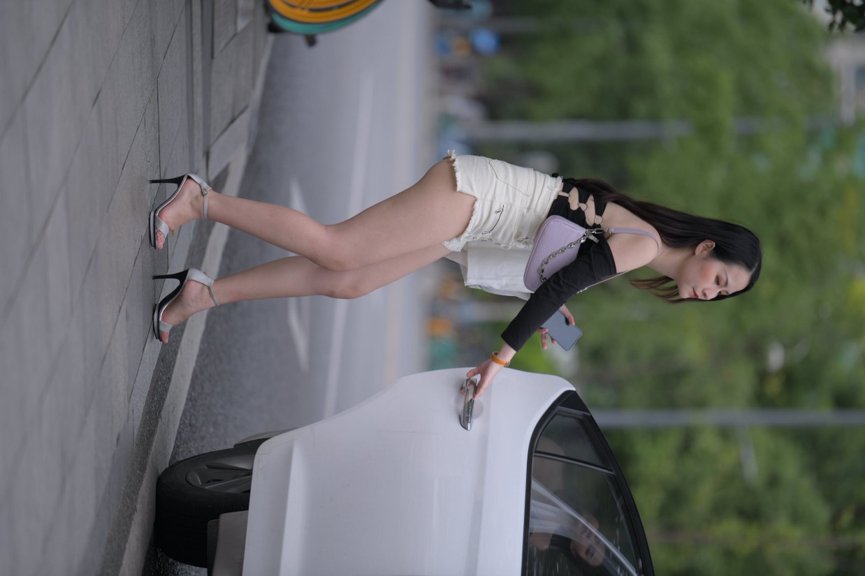 图片[6]-长发飘飘的白色热裤美丽女孩【49P】00029-心动图库