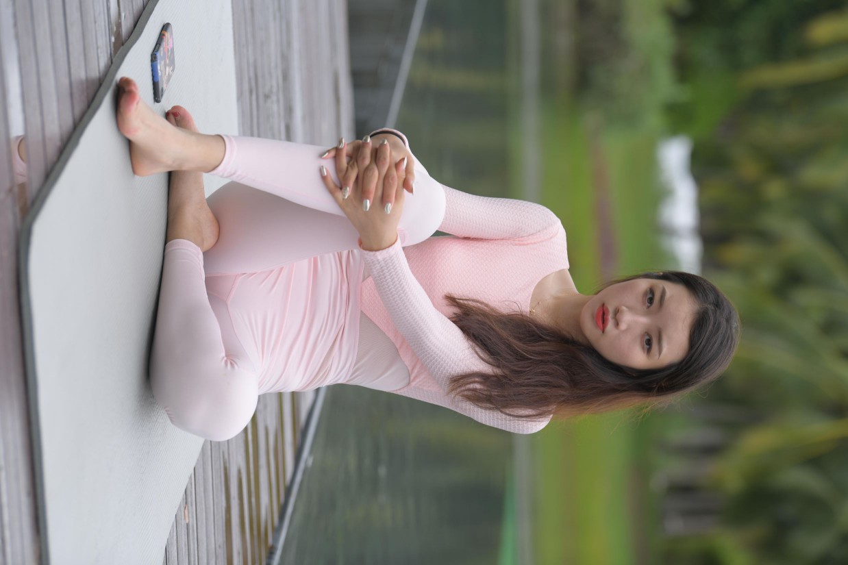 图片[7]-很漂亮眼睛也很大的白色瑜伽裤女孩【249P】00063-心动图库