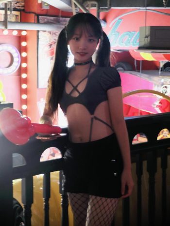 图片[2]-网格丝袜的清纯双马尾小姑娘-心动图库